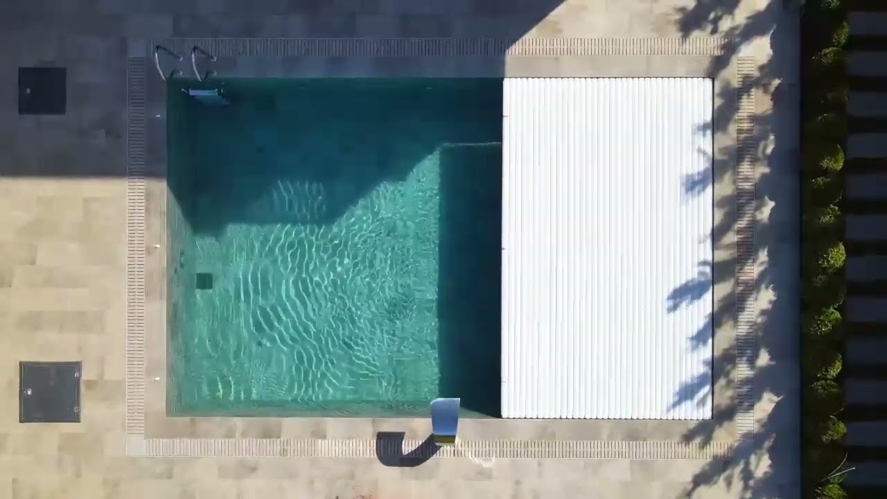 Poolcotec Secret submerged automatic pool cover mechanism